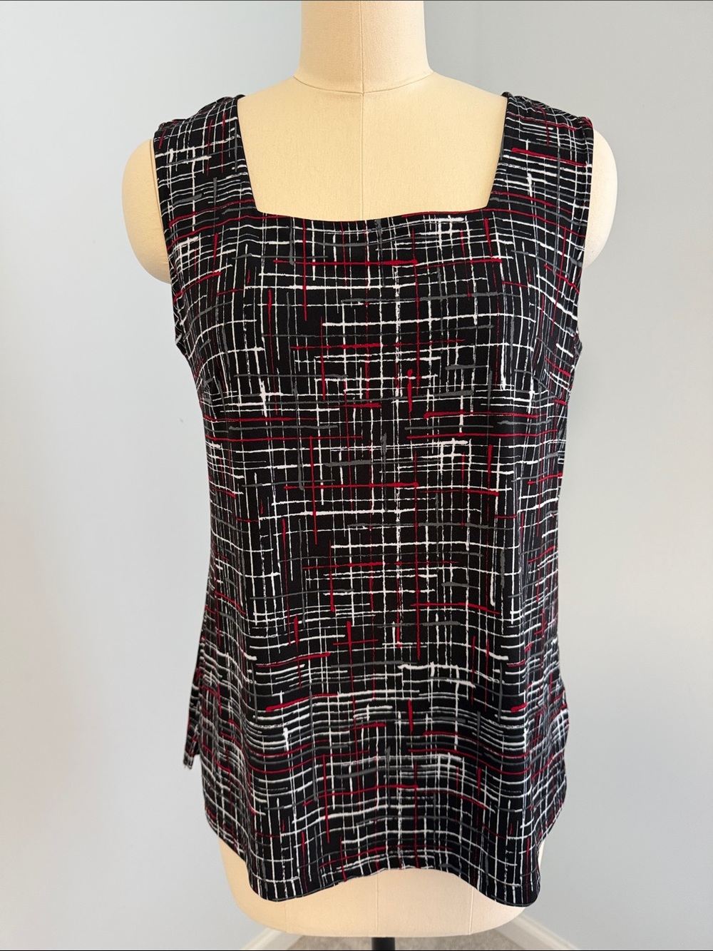 Magellan’s Travel Sleeveless Black and Red Abstract Print Square Neck Top SZM